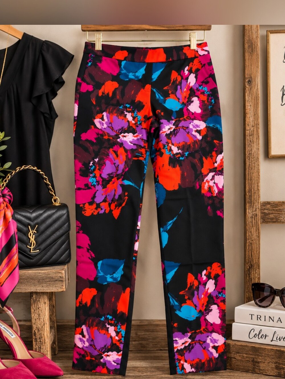 Trina Turk Size 6 Black Bold Floral Print Slim Ankle Pants Made in California